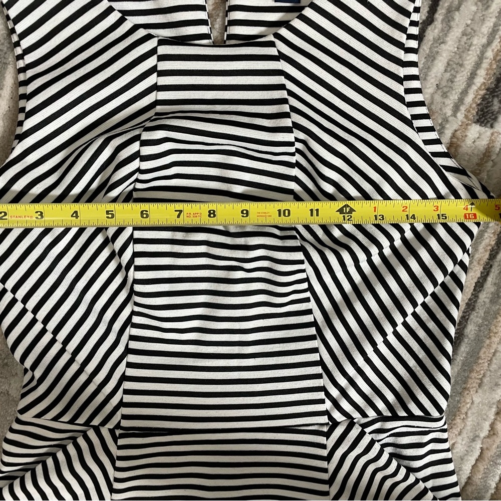 Cute Striped sleeveless dress size 4 - Picture 3 of 8